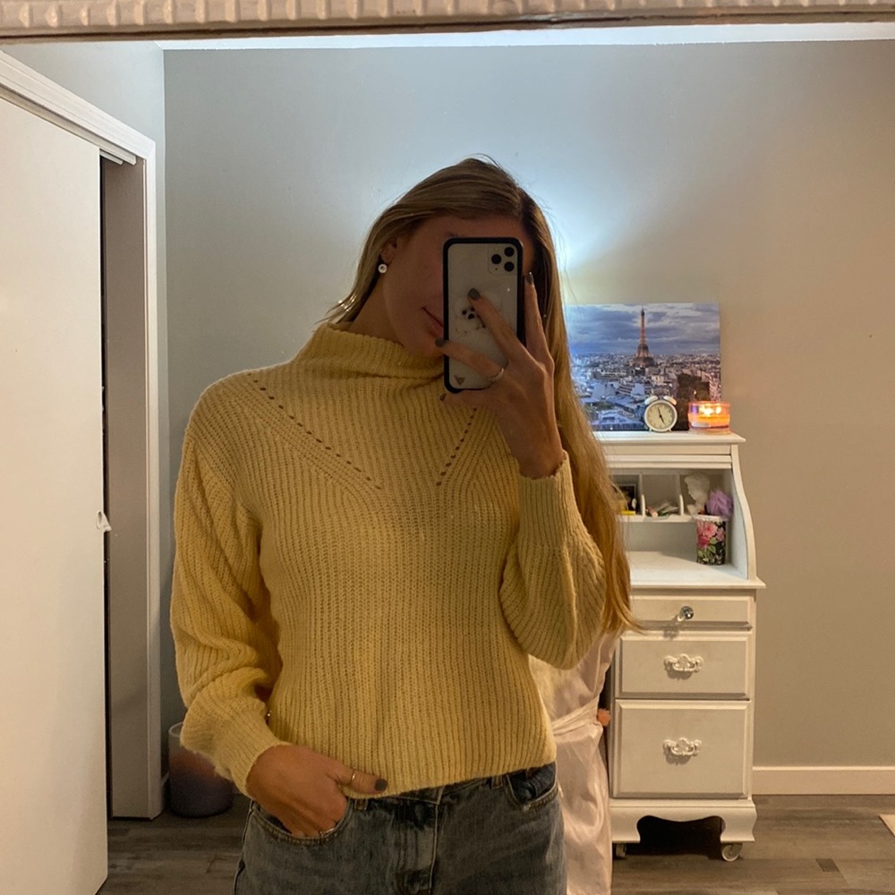 NWOT Francesca’s Cream Sweater